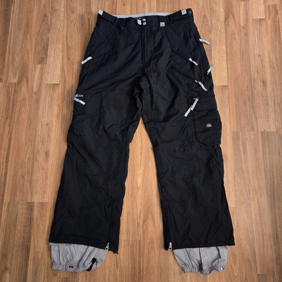 686 Smarty Black Cargo Snow Pants Sz Large zipper pockets snowboarding ski - Picture 1 of 9